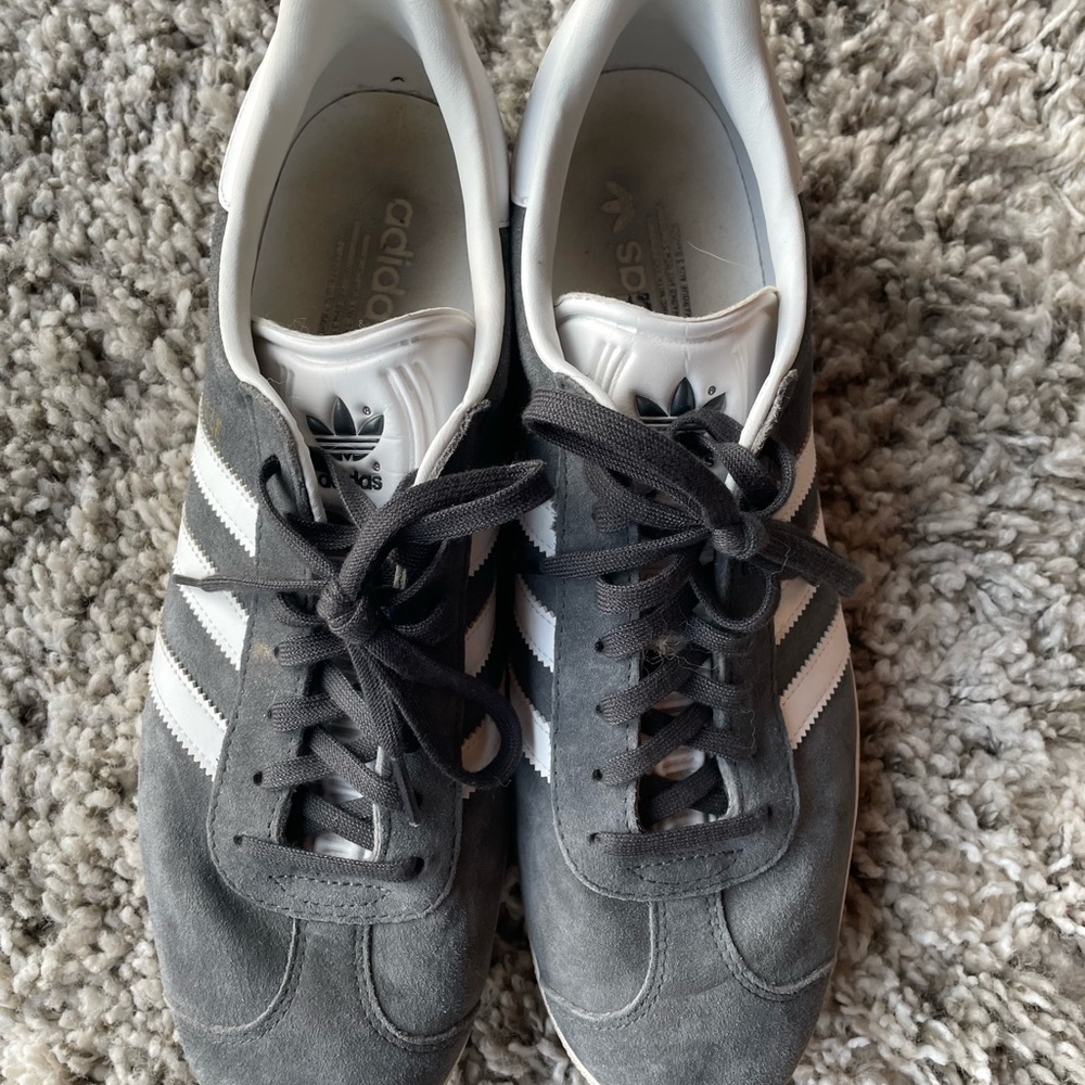 EUC men’s Adidas shoes